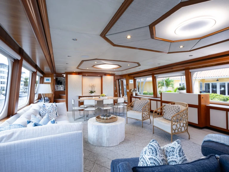 Luxury Yacht rental in Nassau - Broward BIRDY