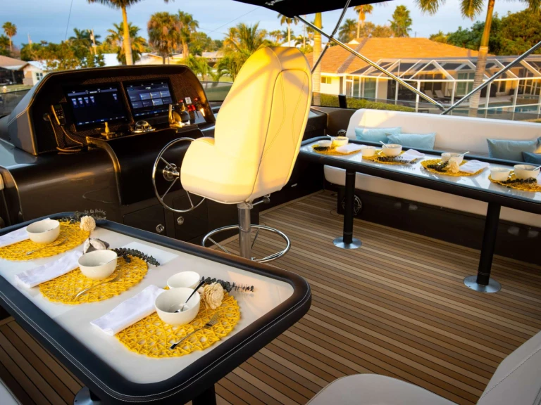 Yacht charter Bahamas cheap Julianne