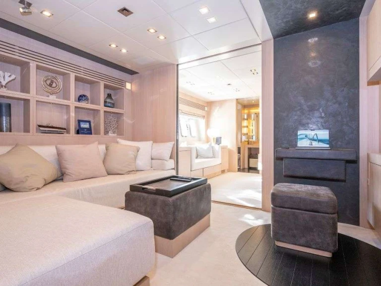 Luxury Yacht for rent Nassau at the best price