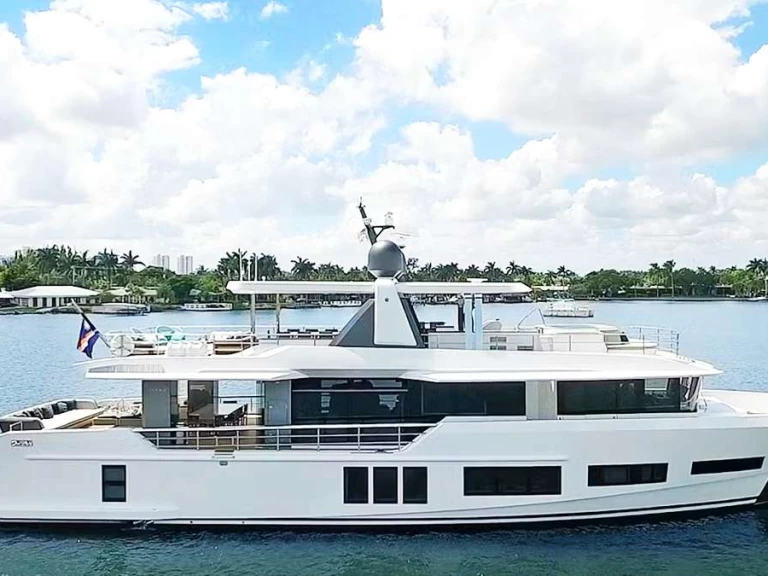 Bareboat Rental Luxury Yacht Alpha Marine with a boat licence