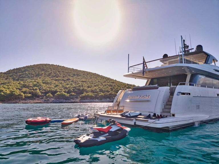 San Lorenzo GOLDEN YACHT in Athens on SamBoat