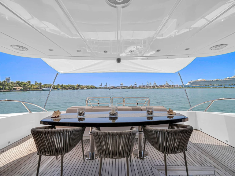 Luxury Yacht for rent Miami at the best price