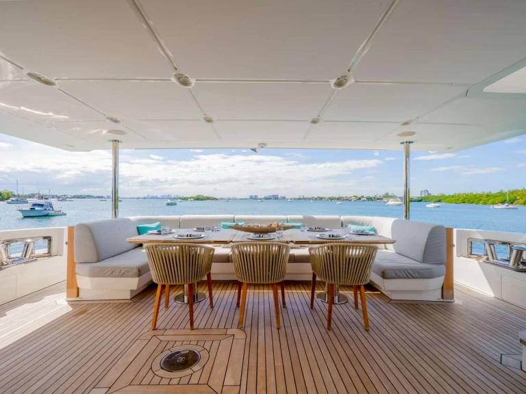 Luxury Yacht rental with or without captain Azimut Miami