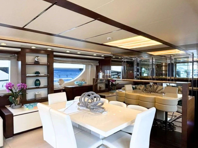 Luxury Yacht rental in Nassau - Azimut INSIEME