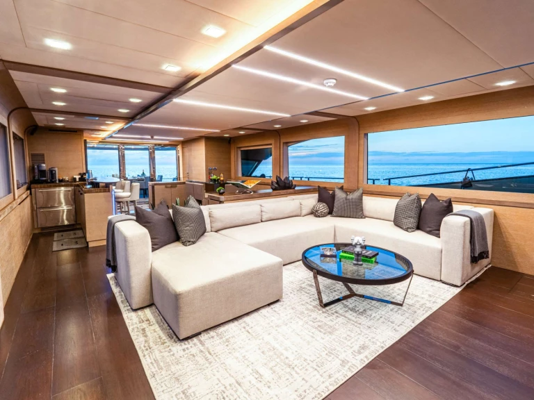 MonteCarloYachts CIELO NERO in Bahamas on SamBoat