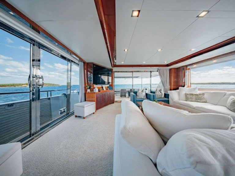 Bareboat Rental Luxury Yacht Princess, UK with a boat licence