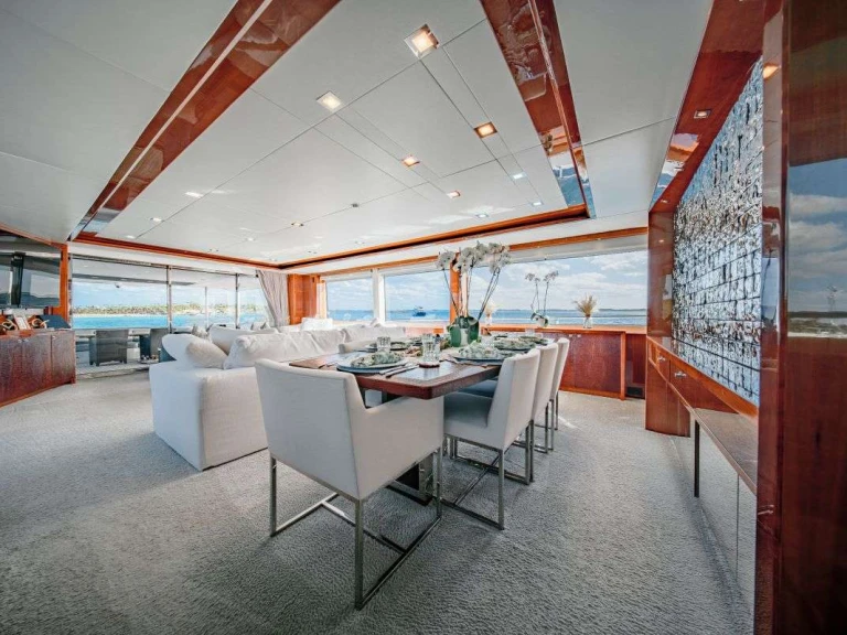 Luxury Yacht for rent Nassau at the best price