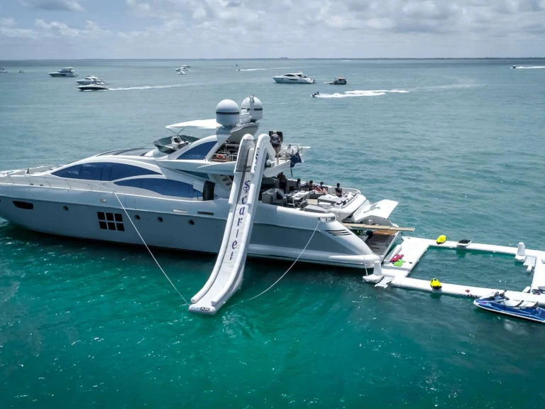 Luxury Yacht rental in Miami - Azimut Scarlet