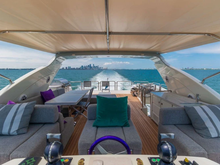 Boat rental Azimut Scarlet in Miami on Samboat