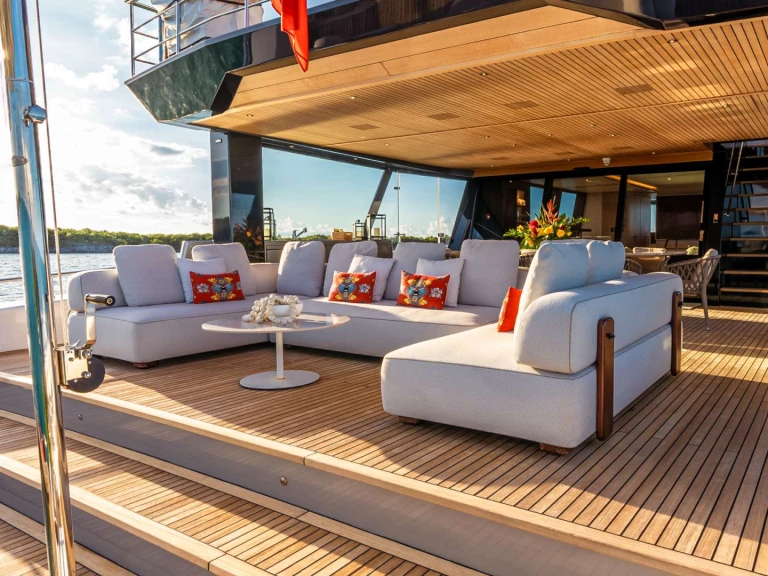 Luxury Yacht rental with or without captain Alpha Marine Dania Beach