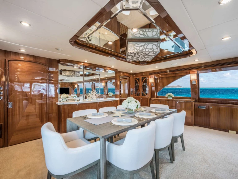 Bareboat Rental Luxury Yacht Hargrave with a boat licence