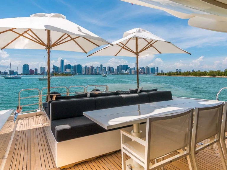 Luxury Yacht rental with or without captain Cantieri Dell'Arno Miami
