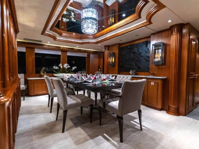 Luxury Yacht rental in Newport - Hatteras Magnum Ride