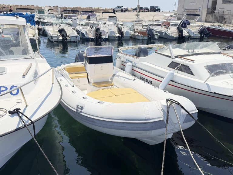 Boat rental Italboats Predator 500 in Martigues on Samboat