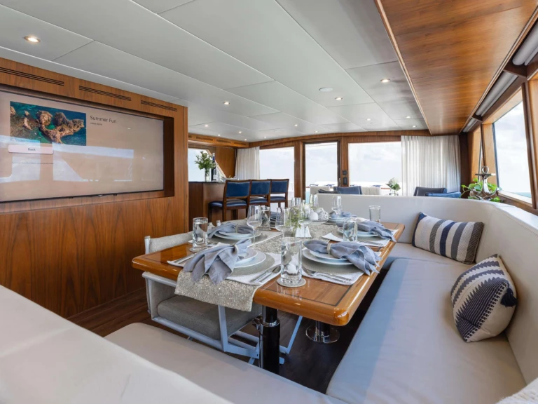 Yacht charter State of Florida cheap A PLACE IN THE SUN