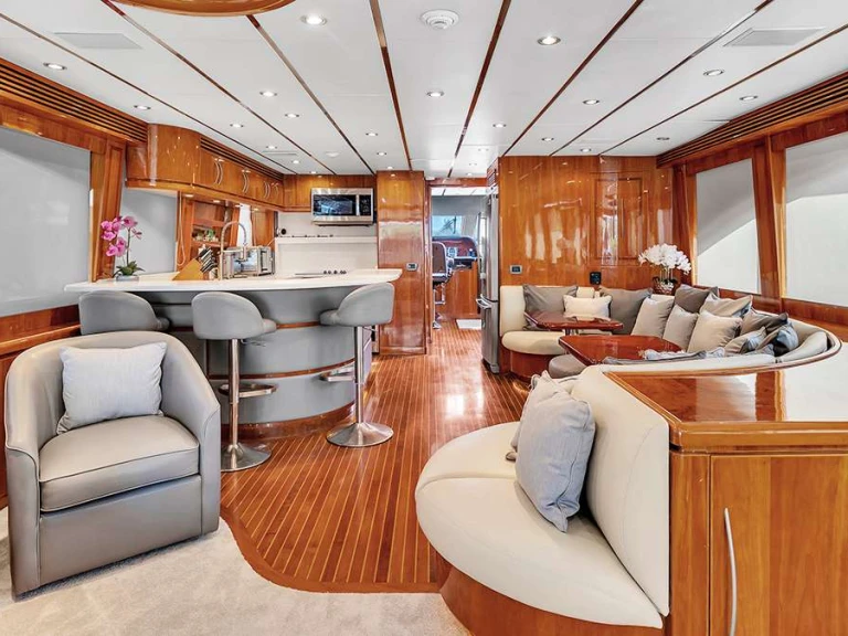 Bareboat Rental Luxury Yacht Hargrave with a boat licence