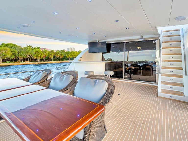 Luxury Yacht for rent Nassau at the best price