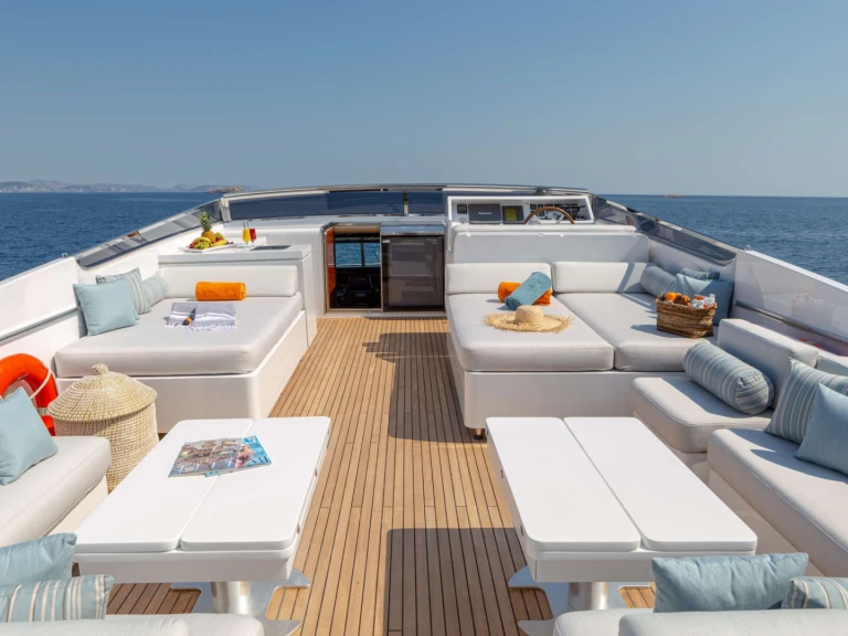 Luxury Yacht for rent Athens at the best price