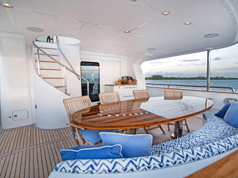 Yacht charter Bahamas cheap VIVIERAE II