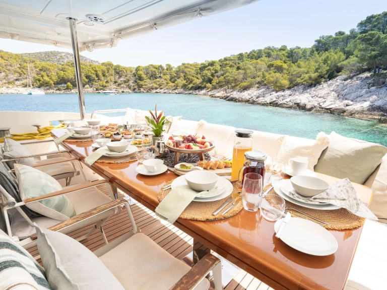 Luxury Yacht for rent Athens at the best price
