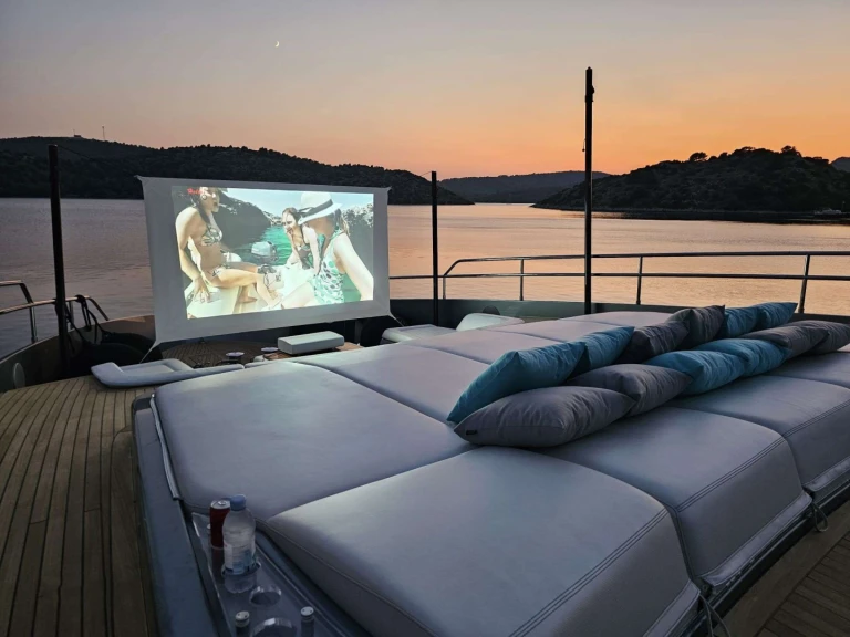 Bareboat Rental Luxury Yacht Riva with a boat licence