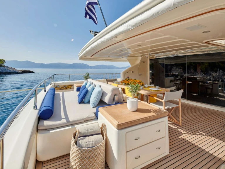 Luxury Yacht rental in Athens - Ferretti PAREAKKI