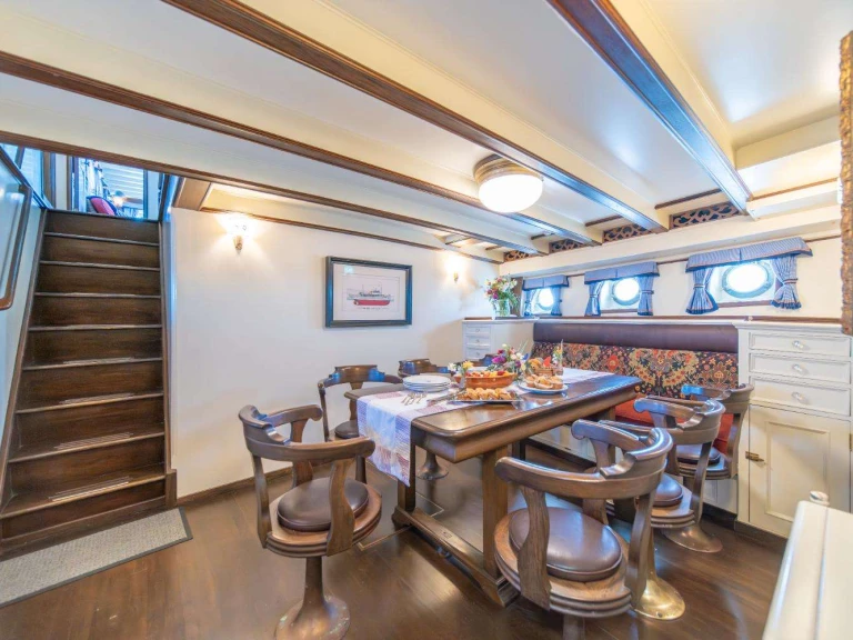 Luxury Yacht rental in Seattle - Custom BLUE PETER