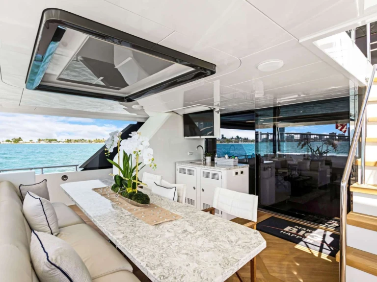 Bareboat Rental Luxury Yacht Ocean alexander with a boat licence