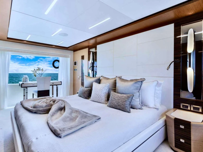 Luxury Yacht for rent Miami at the best price