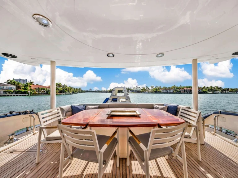Bareboat Rental Luxury Yacht Sunseeker with a boat licence