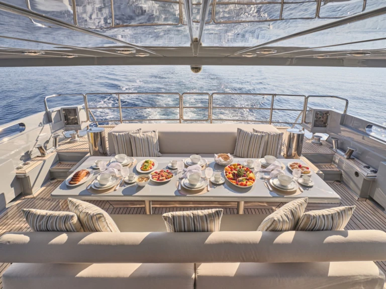 Luxury Yacht for rent Athens at the best price