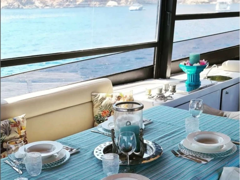 Luxury Yacht for rent Cannigione at the best price