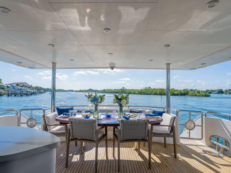 Luxury Yacht rental with or without captain Horizon Jupiter