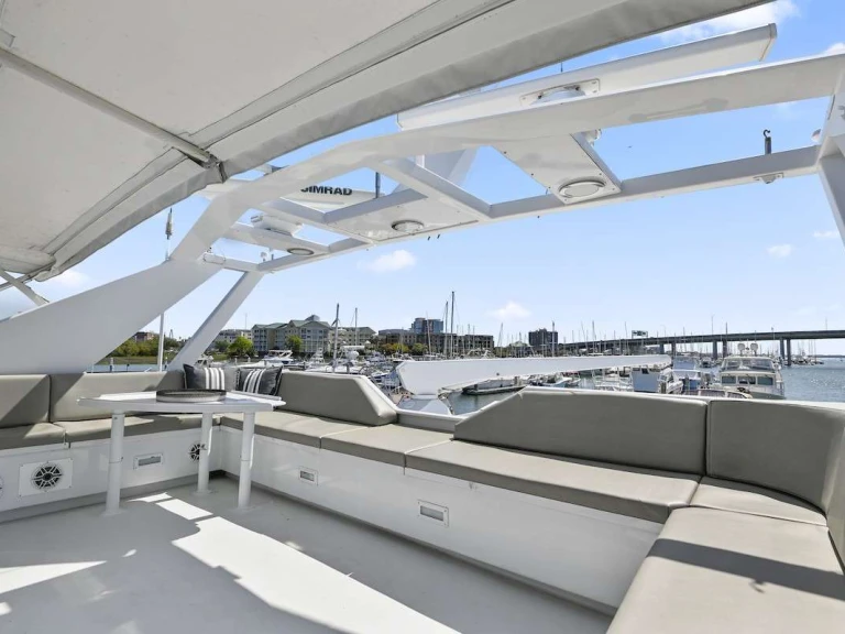 Bareboat Rental Luxury Yacht Broward with a boat licence