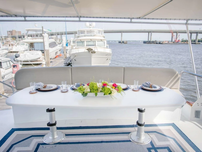 Luxury Yacht for rent Charleston at the best price