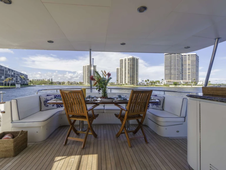 Luxury Yacht rental in Bahamas - CHEOY LEE WINDWARD