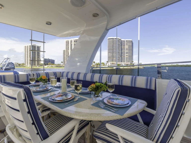 Boat rental CHEOY LEE WINDWARD in Bahamas on Samboat