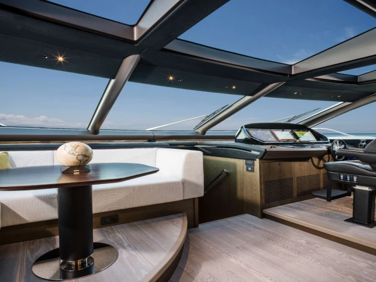 Luxury Yacht rental with or without captain Sunseeker Bahamas