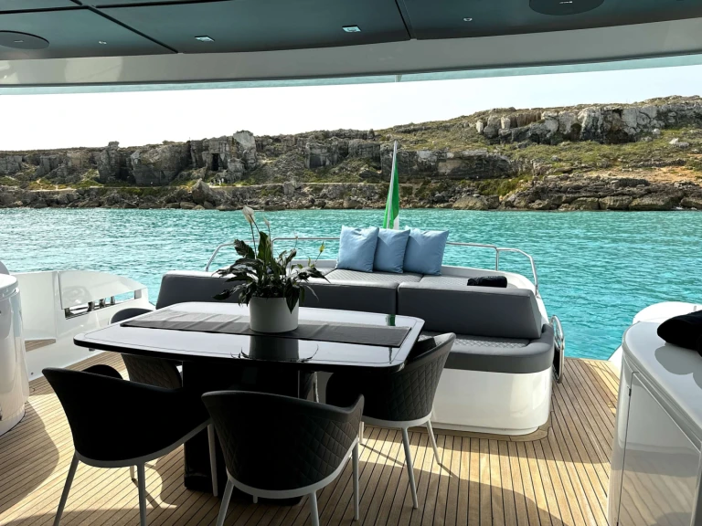 Yacht charter Poltu Quatu cheap THYKE III