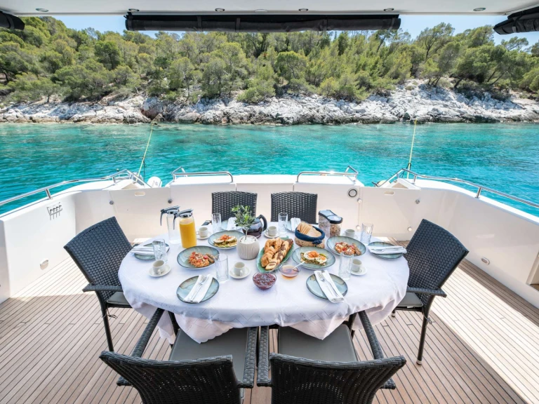 Luxury Yacht rental in Athens - Alfamarine WISH