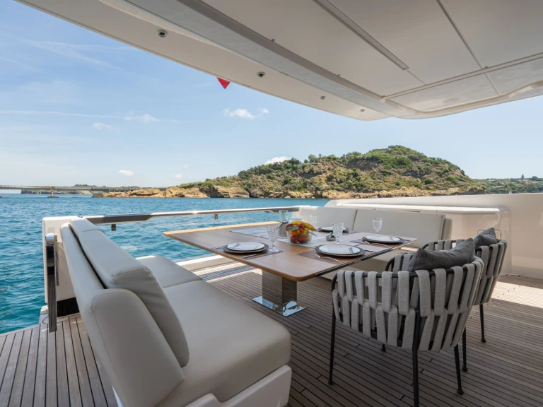 Boat rental Ferretti FAST in Castellammare di Stabia on Samboat