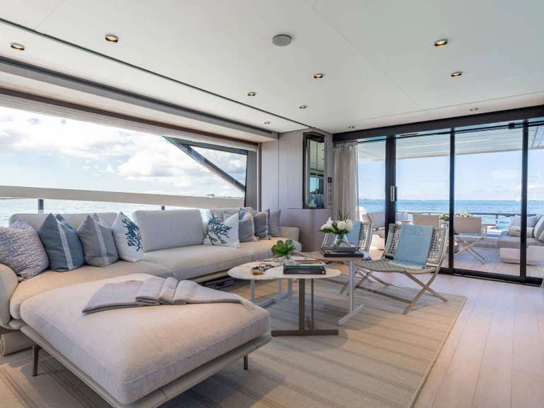 Luxury Yacht for rent Nassau at the best price