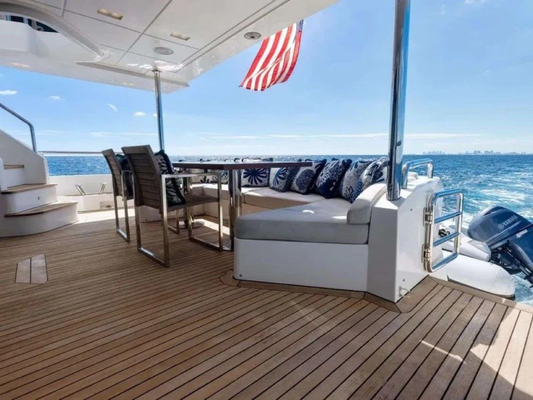 Luxury Yacht rental with or without captain Azimut Bahamas