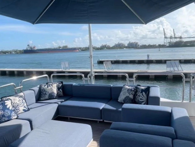 Bareboat Rental Luxury Yacht Azimut with a boat licence