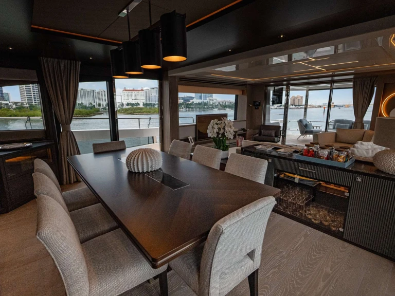 Luxury Yacht rental with or without captain Sunseeker Bahamas