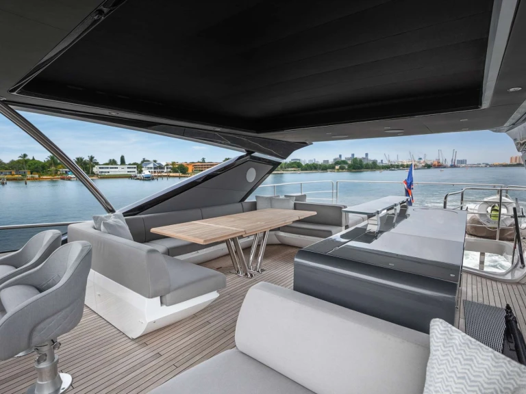 Luxury Yacht for rent Bahamas at the best price