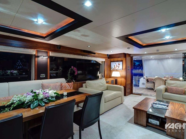 Luxury Yacht rental in State of Florida - Sunseeker Splashed Out