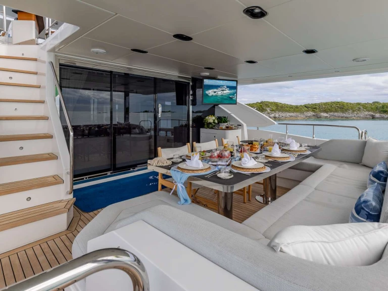 Luxury Yacht for rent Nassau at the best price