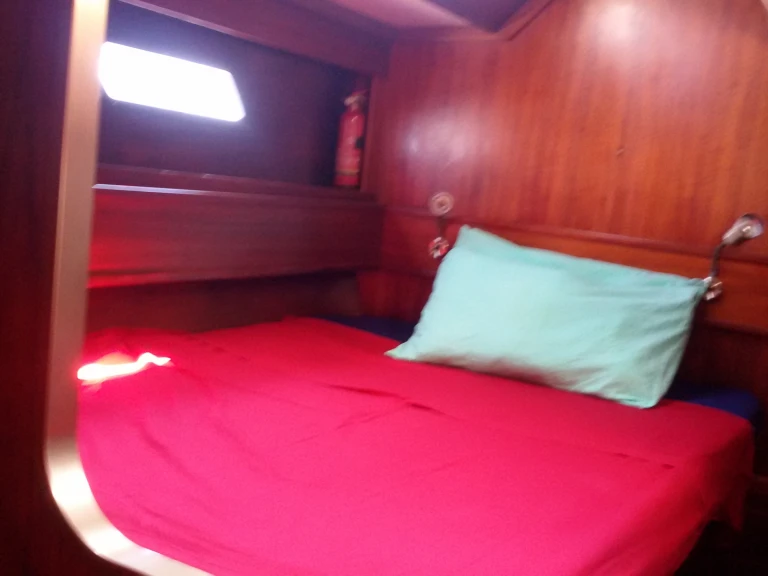 Sailboat for rent Nettuno at the best price