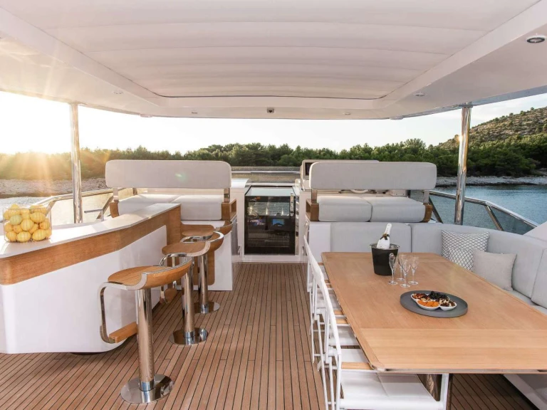 Boat rental Azimut Vesta in Skiathos on Samboat